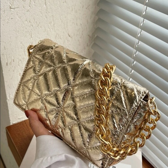 Gold Quilted chain handle shoulder handbag, purse bag - Picture 5 of 8